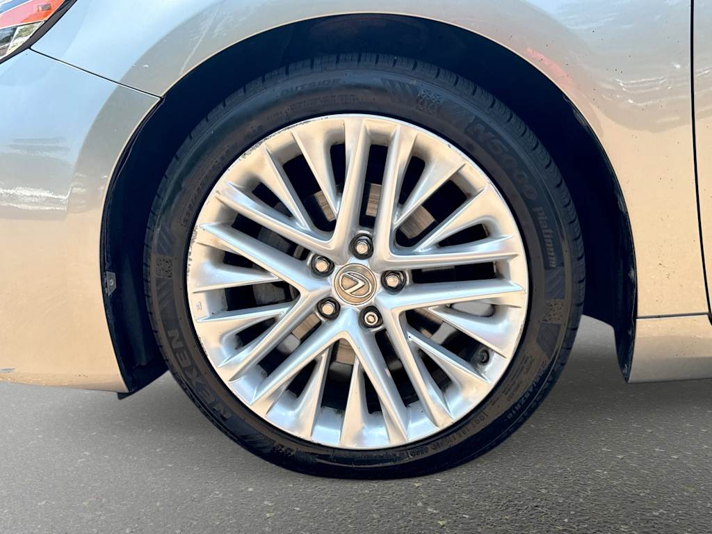 Thumbnail: 2017 Lexus ES - 8