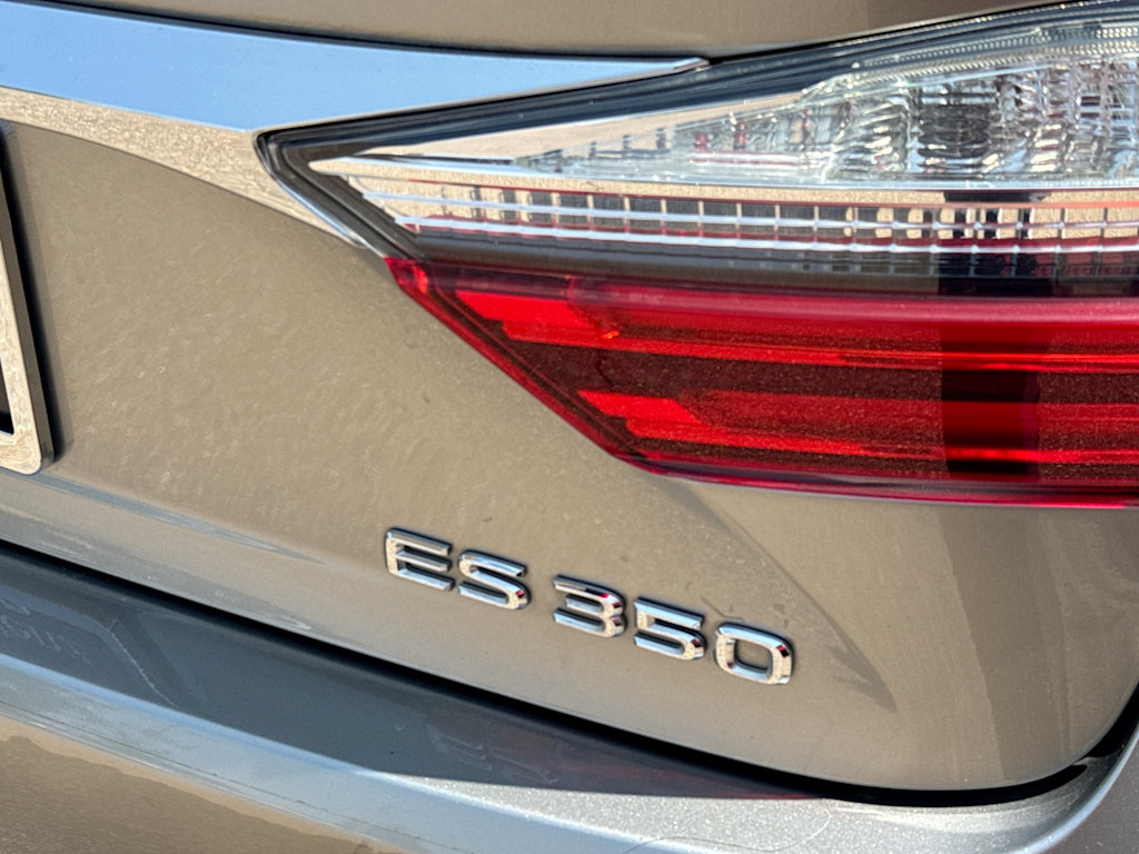Thumbnail: 2017 Lexus ES - 7