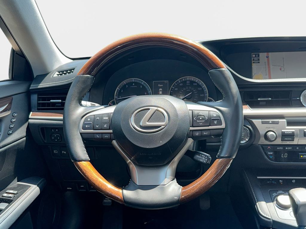 Thumbnail: 2017 Lexus ES - 10