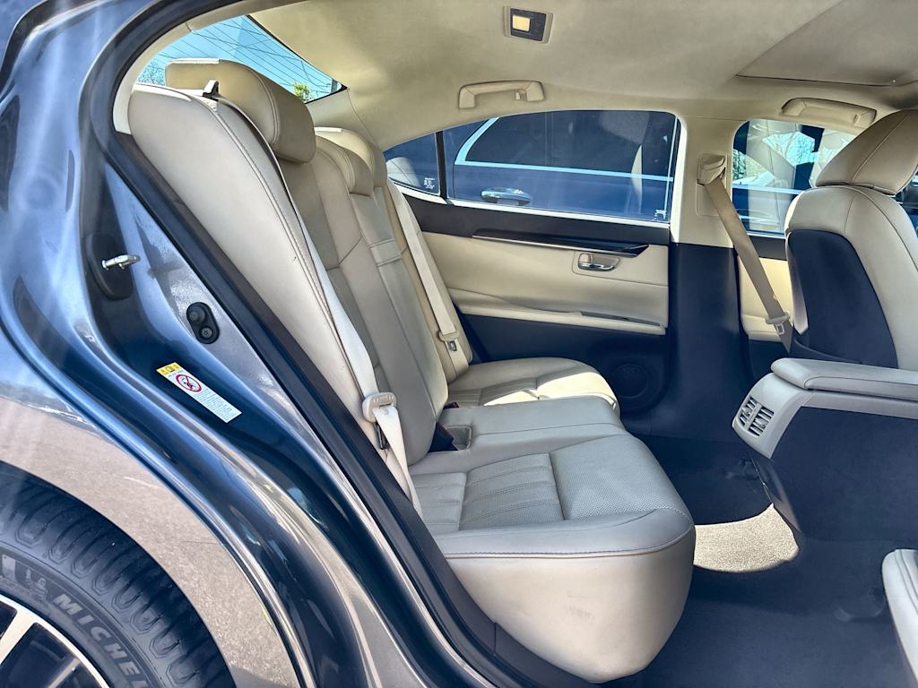 Thumbnail: 2018 Lexus ES - 13