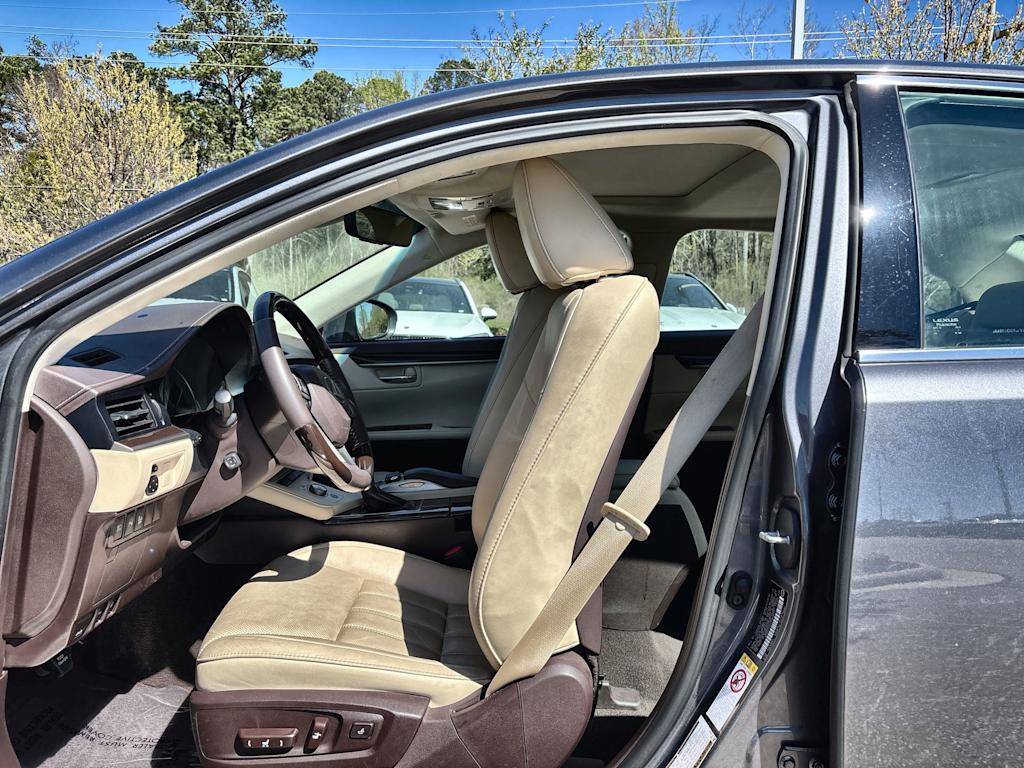 Thumbnail: 2018 Lexus ES - 12