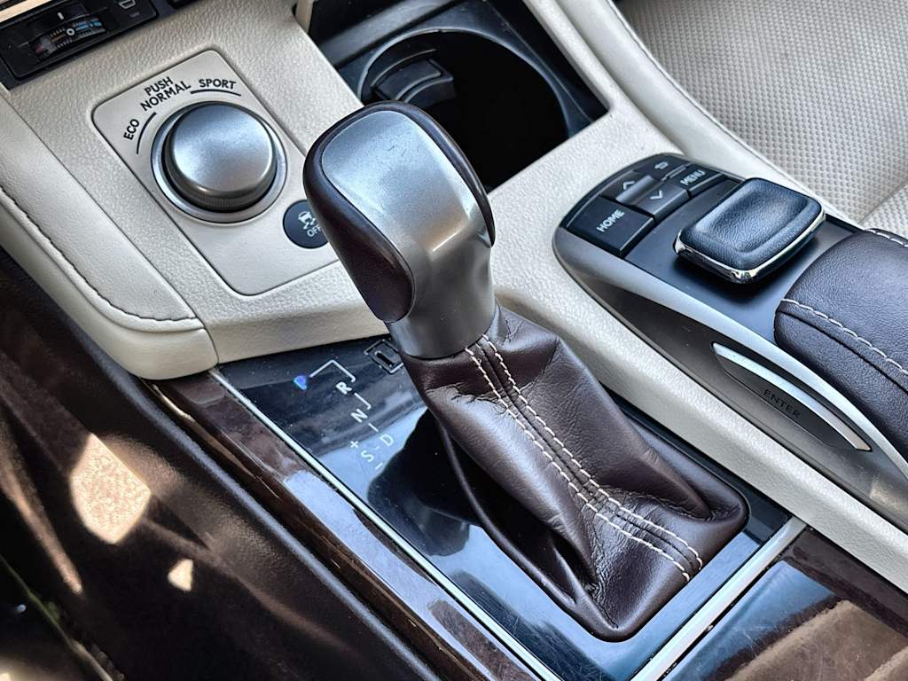 Thumbnail: 2018 Lexus ES - 26