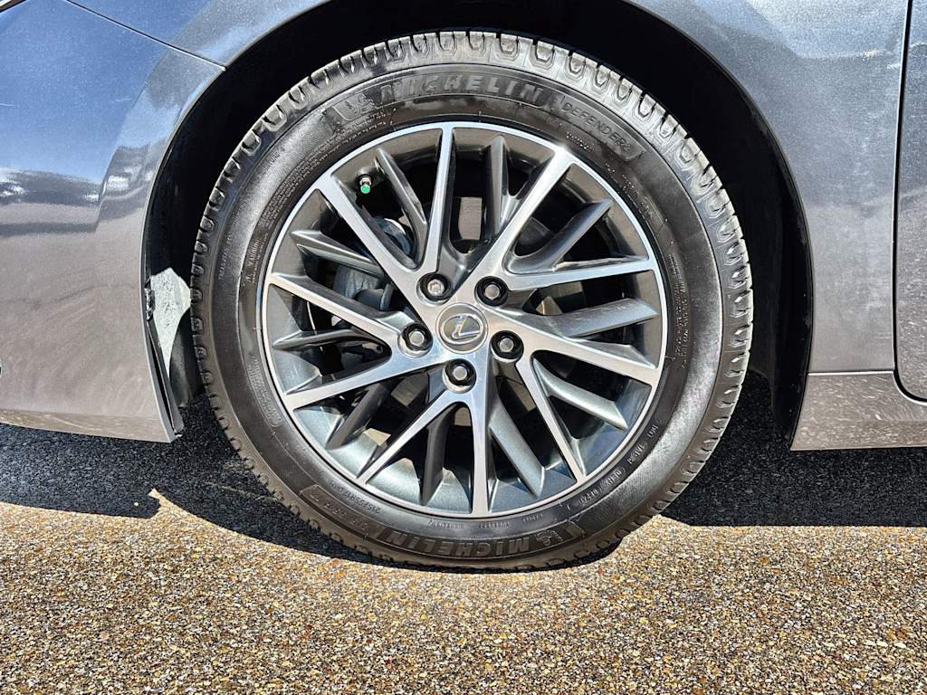 Thumbnail: 2018 Lexus ES - 8