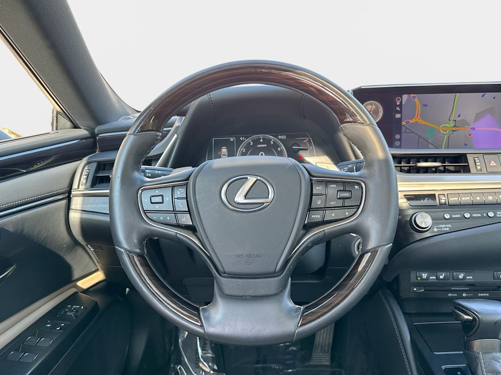 Thumbnail: 2021 Lexus ES - 10