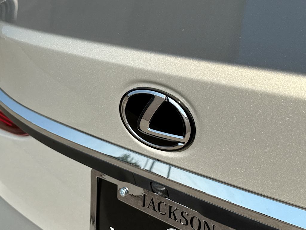 Thumbnail: 2021 Lexus ES - 25