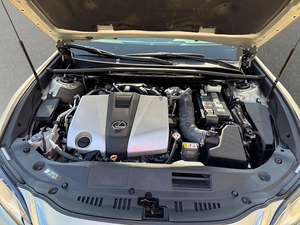 Thumbnail: 2021 Lexus ES - 9