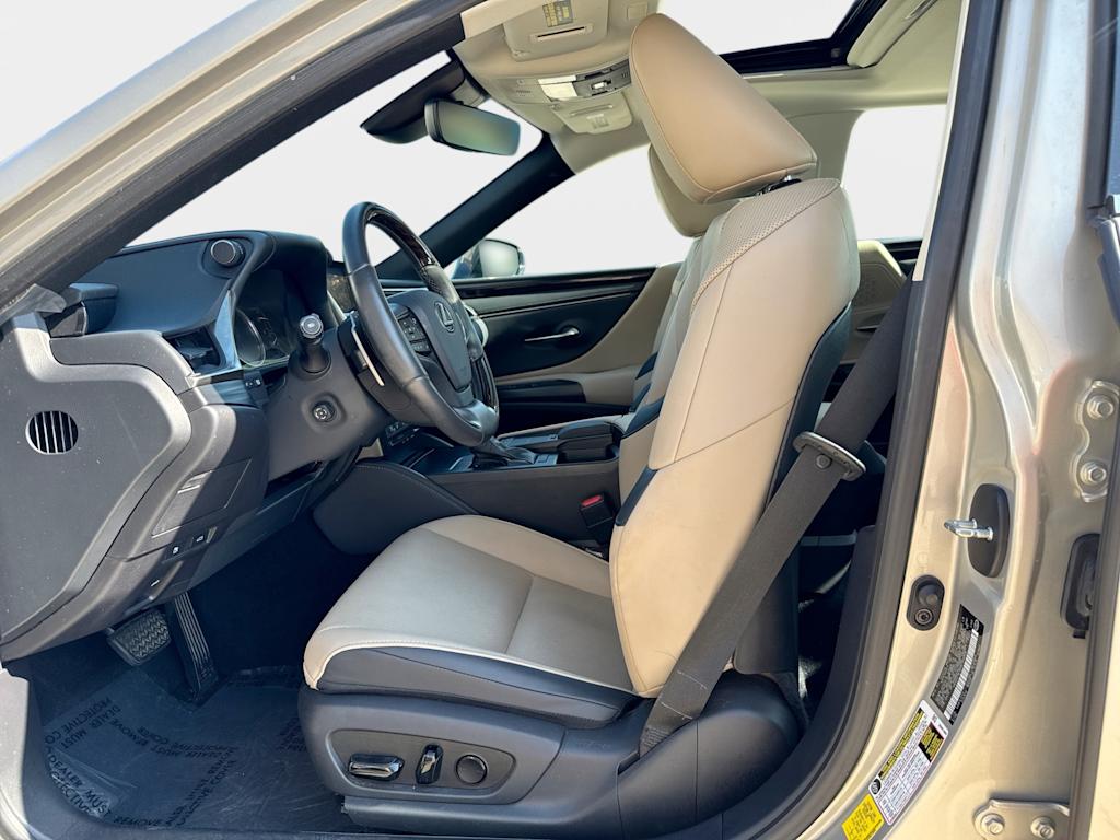 Thumbnail: 2021 Lexus ES - 12