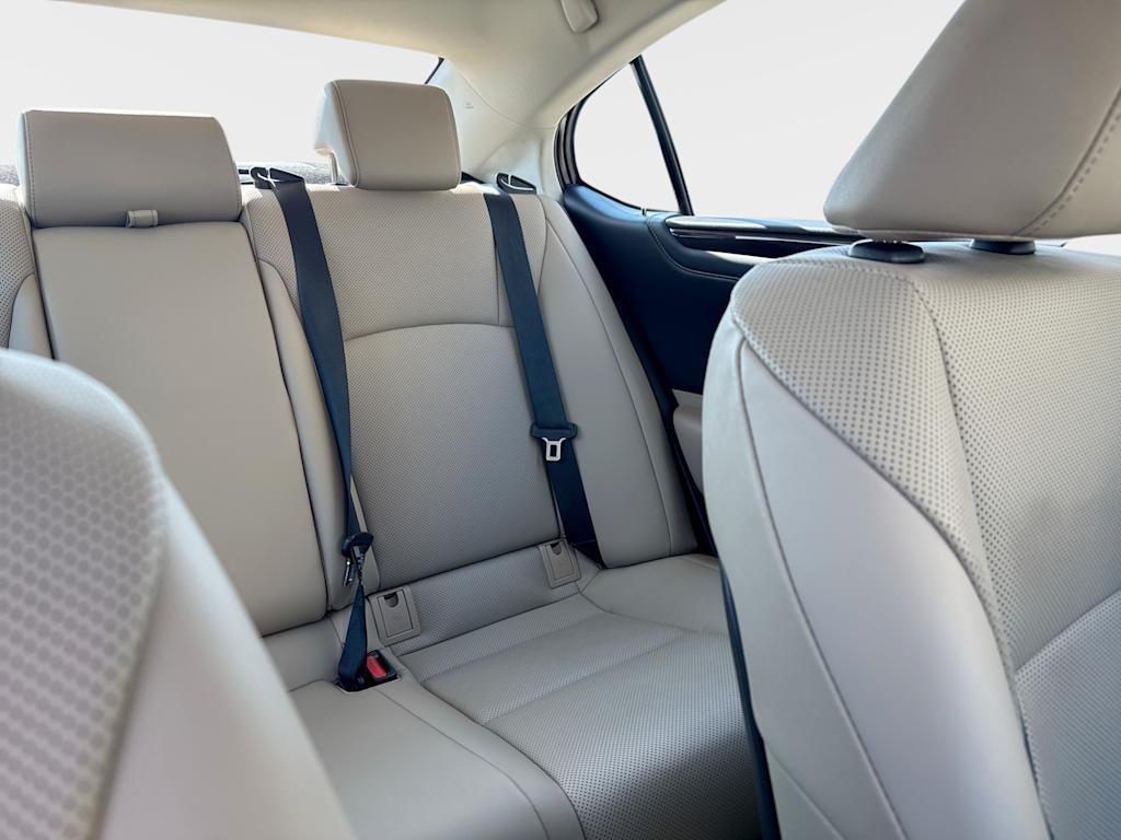 Thumbnail: 2021 Lexus ES - 13