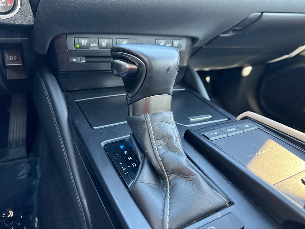 Thumbnail: 2021 Lexus ES - 28