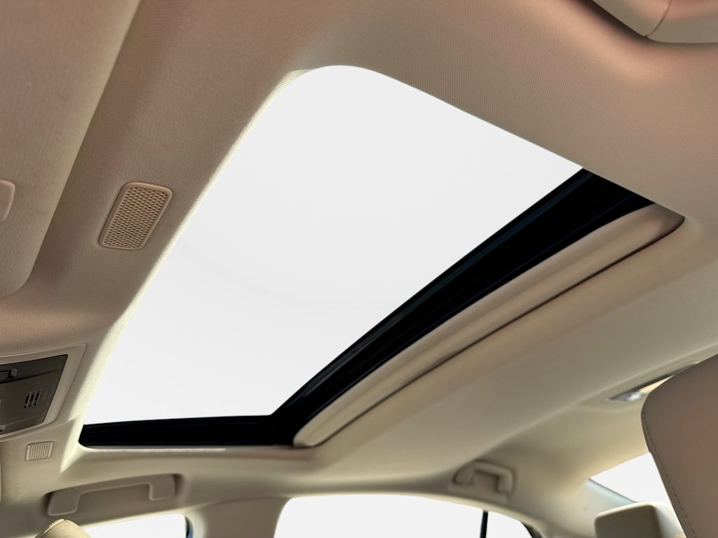 Thumbnail: 2021 Lexus ES - 29