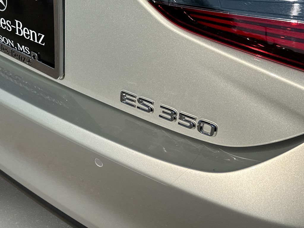 Thumbnail: 2021 Lexus ES - 24
