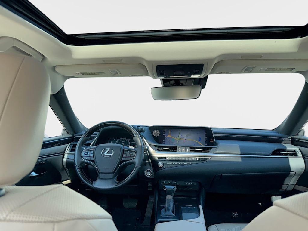 Thumbnail: 2021 Lexus ES - 2