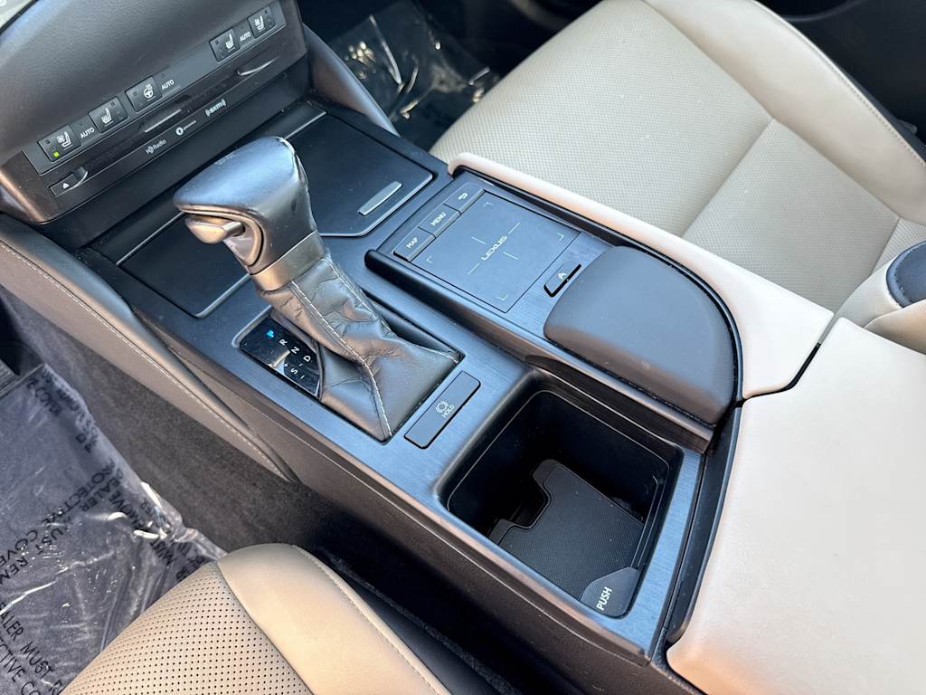 Thumbnail: 2021 Lexus ES - 15