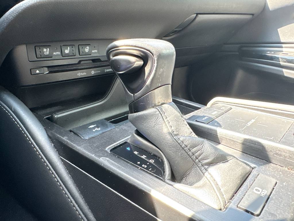 Thumbnail: 2022 Lexus ES - 27