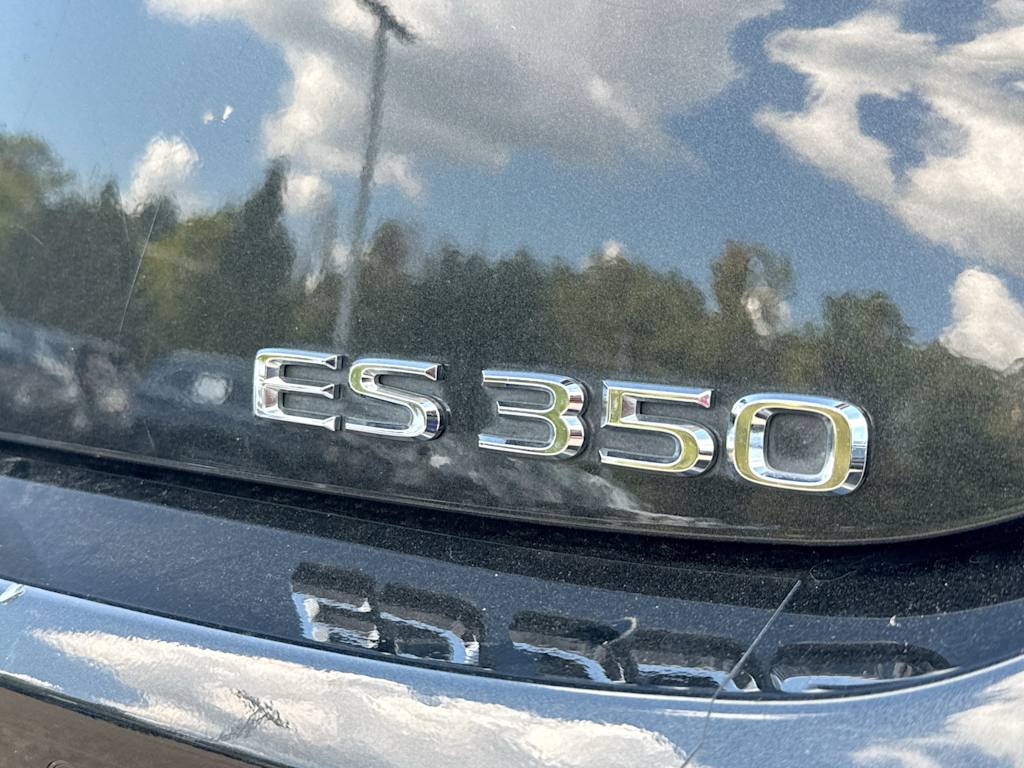 Thumbnail: 2022 Lexus ES - 7