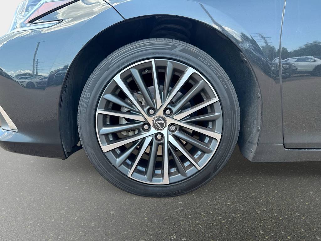Thumbnail: 2022 Lexus ES - 8