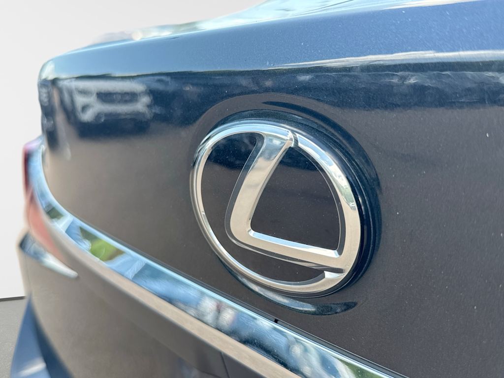 Thumbnail: 2022 Lexus ES - 24