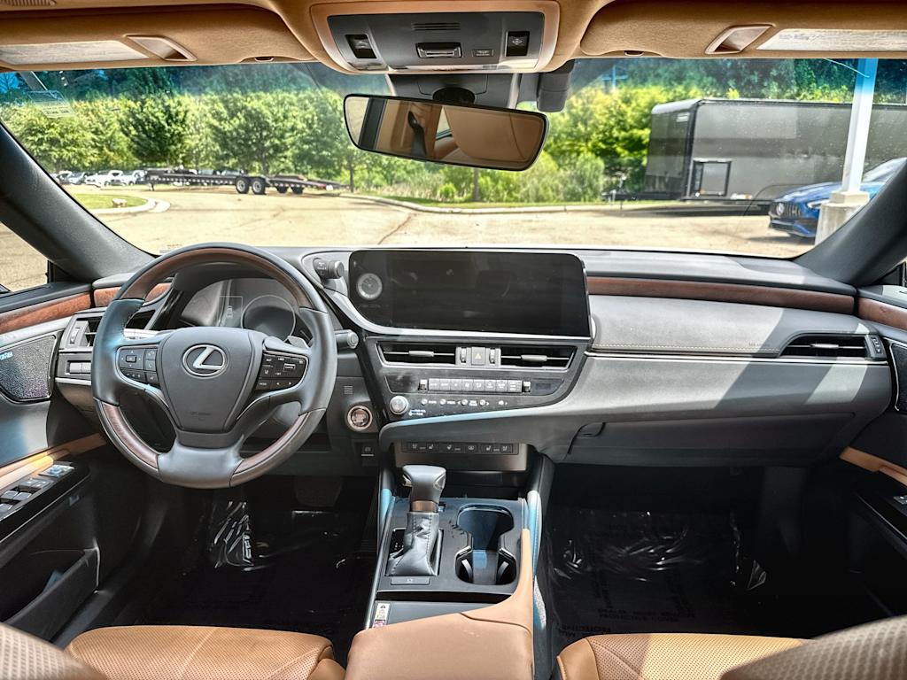 Thumbnail: 2024 Lexus ES - 2