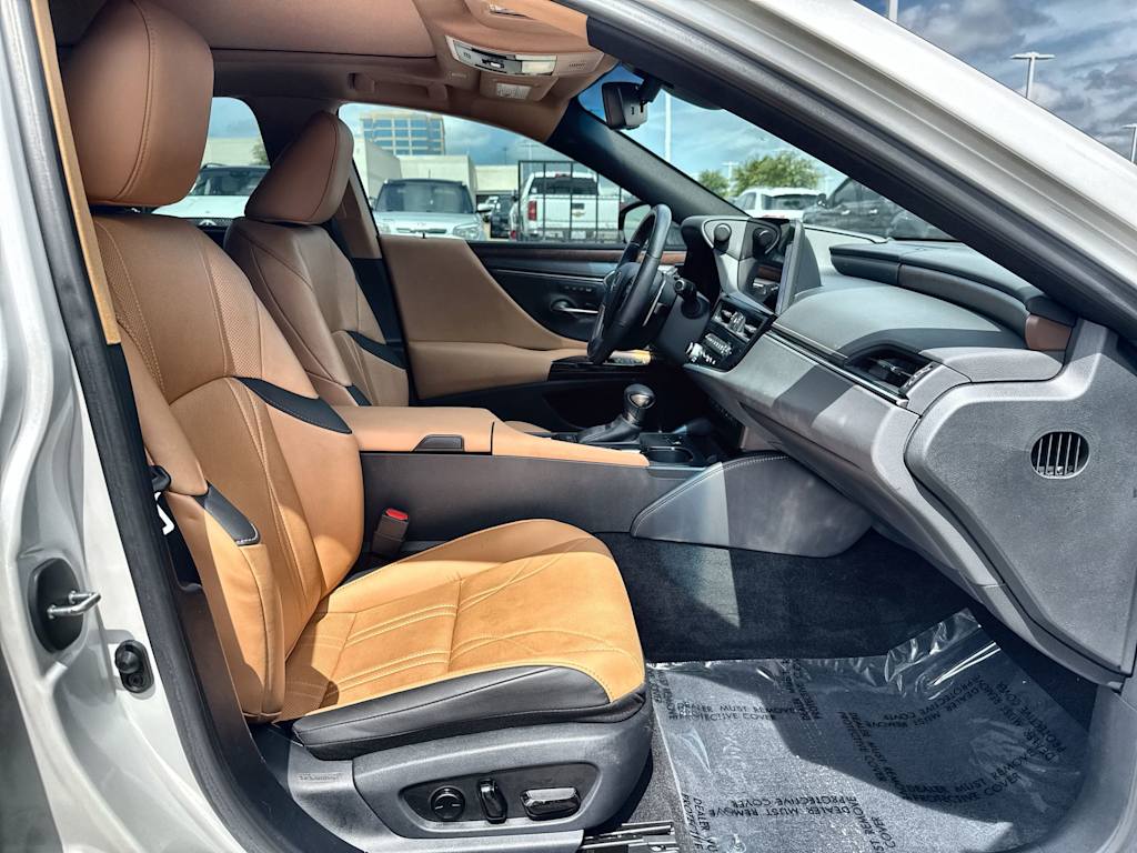 Thumbnail: 2024 Lexus ES - 21