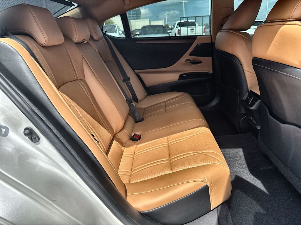 Thumbnail: 2024 Lexus ES - 26
