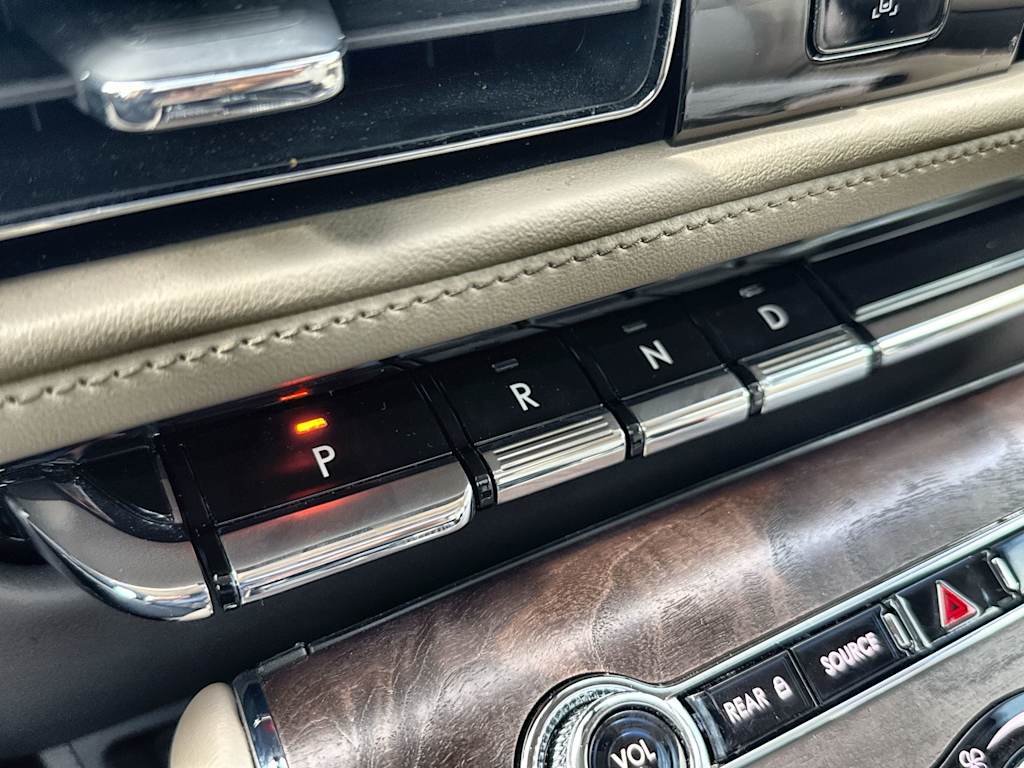 Thumbnail: 2023 Lincoln Aviator - 27