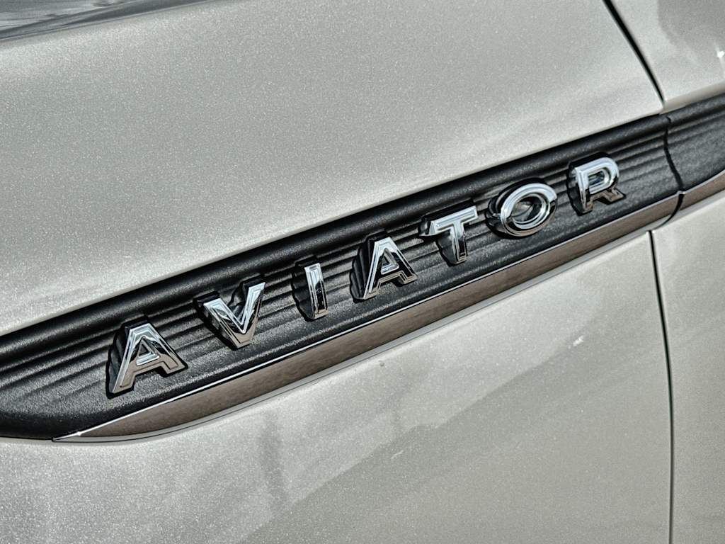 Thumbnail: 2023 Lincoln Aviator - 7