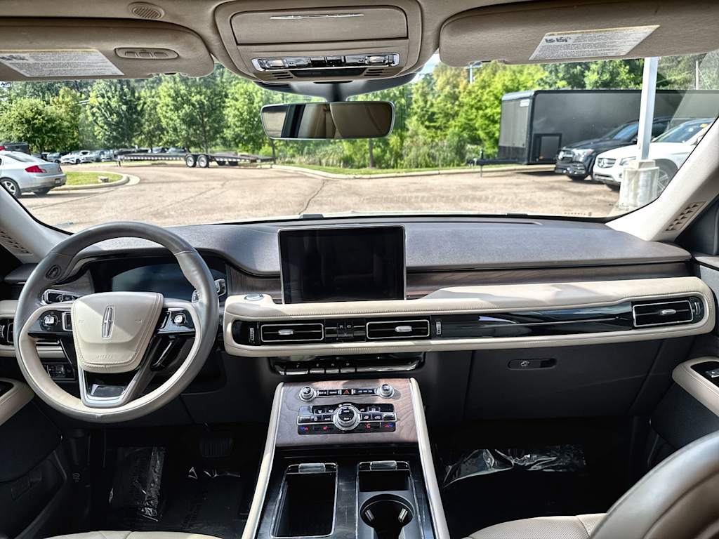 Thumbnail: 2023 Lincoln Aviator - 2