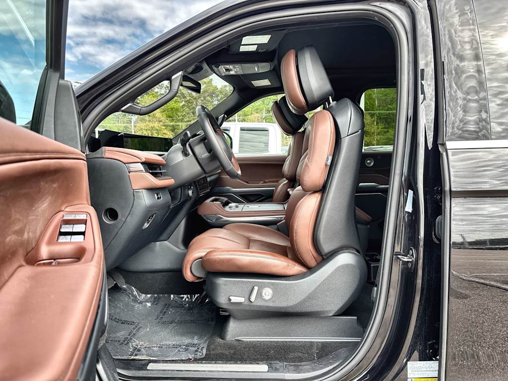 Thumbnail: 2025 Lincoln Navigator - 11