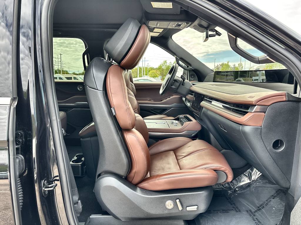Thumbnail: 2025 Lincoln Navigator - 18