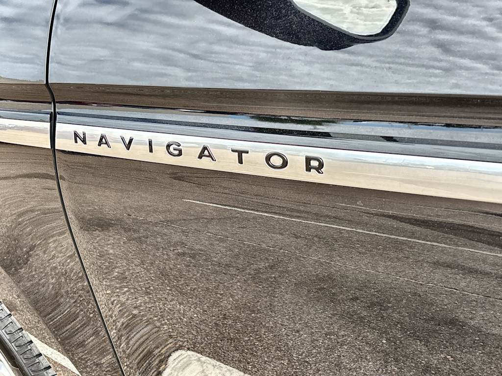 Thumbnail: 2025 Lincoln Navigator - 6