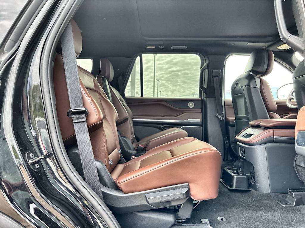 Thumbnail: 2025 Lincoln Navigator - 24