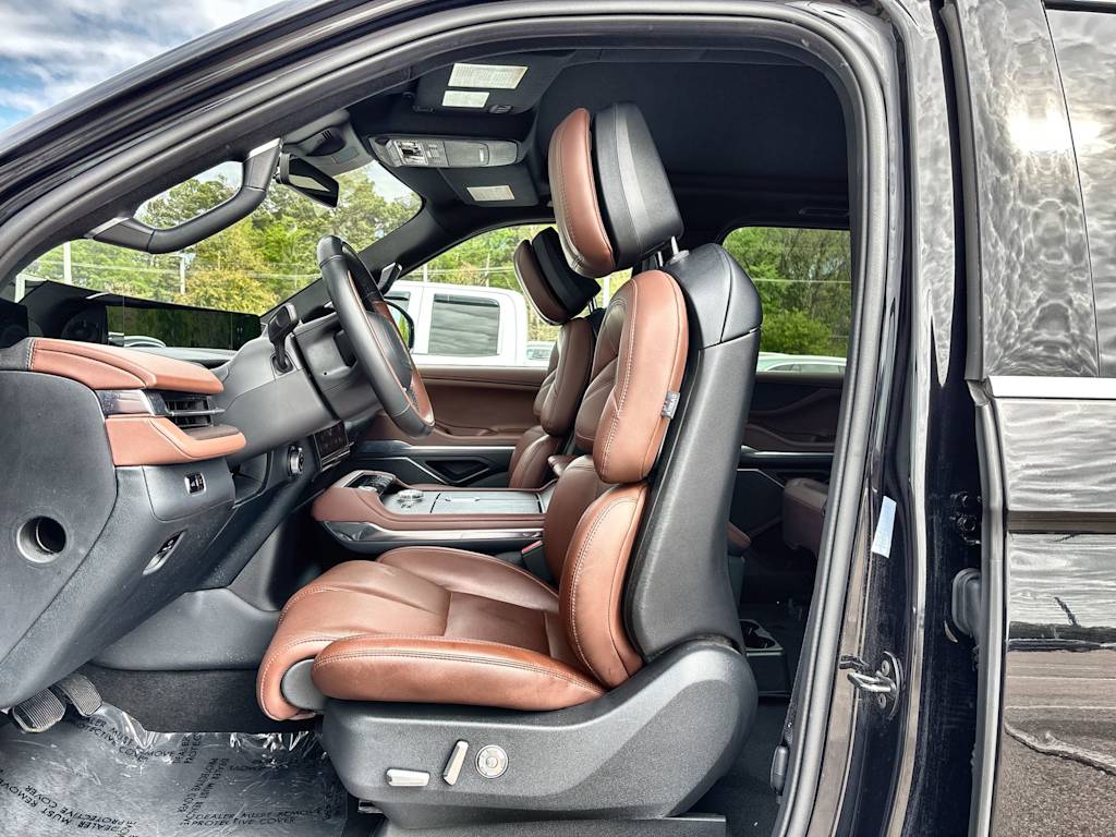 Thumbnail: 2025 Lincoln Navigator - 10