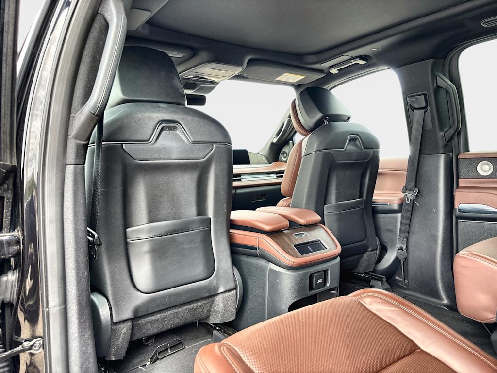 Thumbnail: 2025 Lincoln Navigator - 24