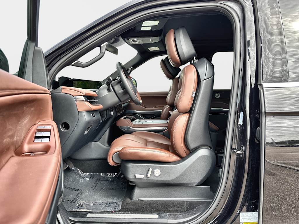 Thumbnail: 2025 Lincoln Navigator - 12
