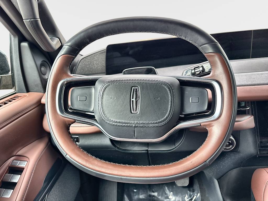 Thumbnail: 2025 Lincoln Navigator - 9
