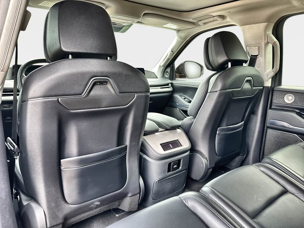 Thumbnail: 2026 Lincoln Navigator - 23