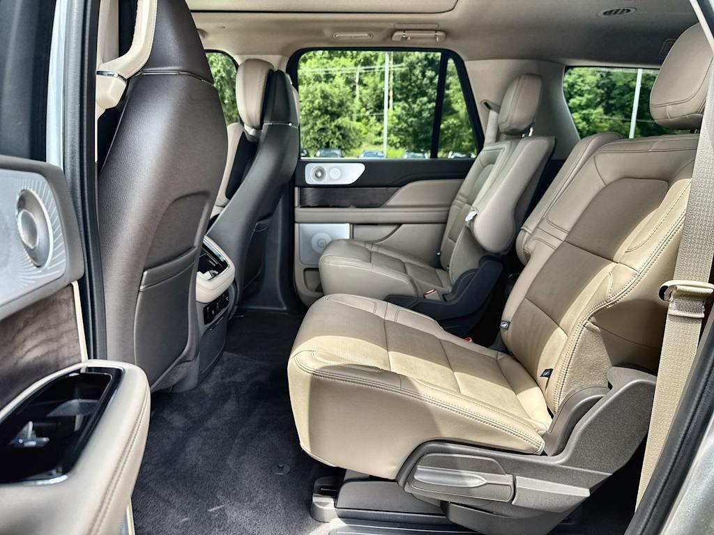 Thumbnail: 2024 Lincoln Navigator L - 12