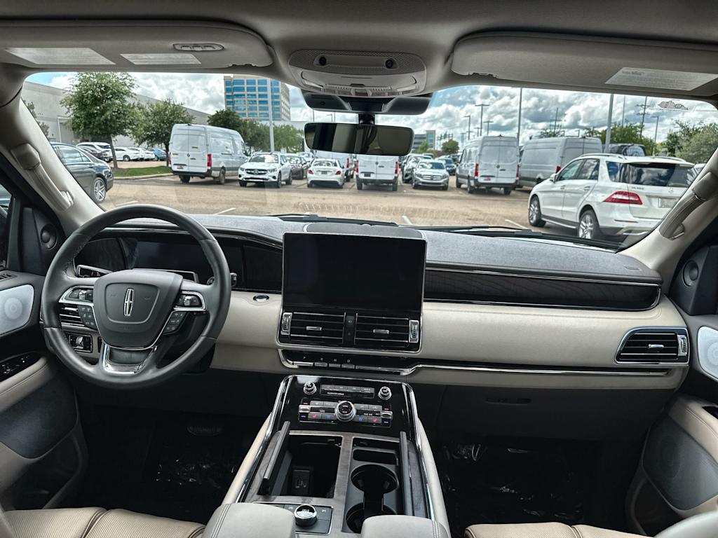 Thumbnail: 2024 Lincoln Navigator L - 2
