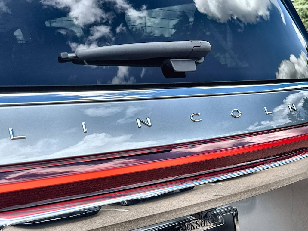 Thumbnail: 2024 Lincoln Navigator L - 22