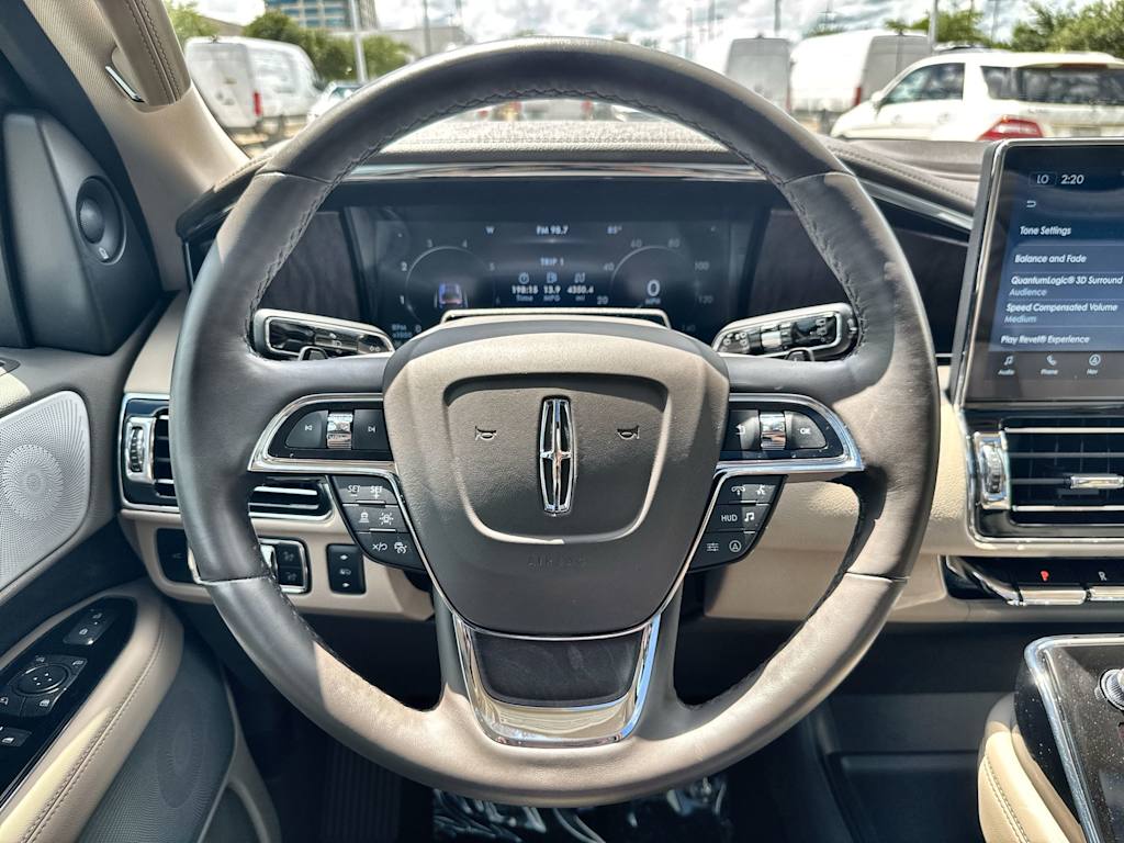Thumbnail: 2024 Lincoln Navigator L - 9