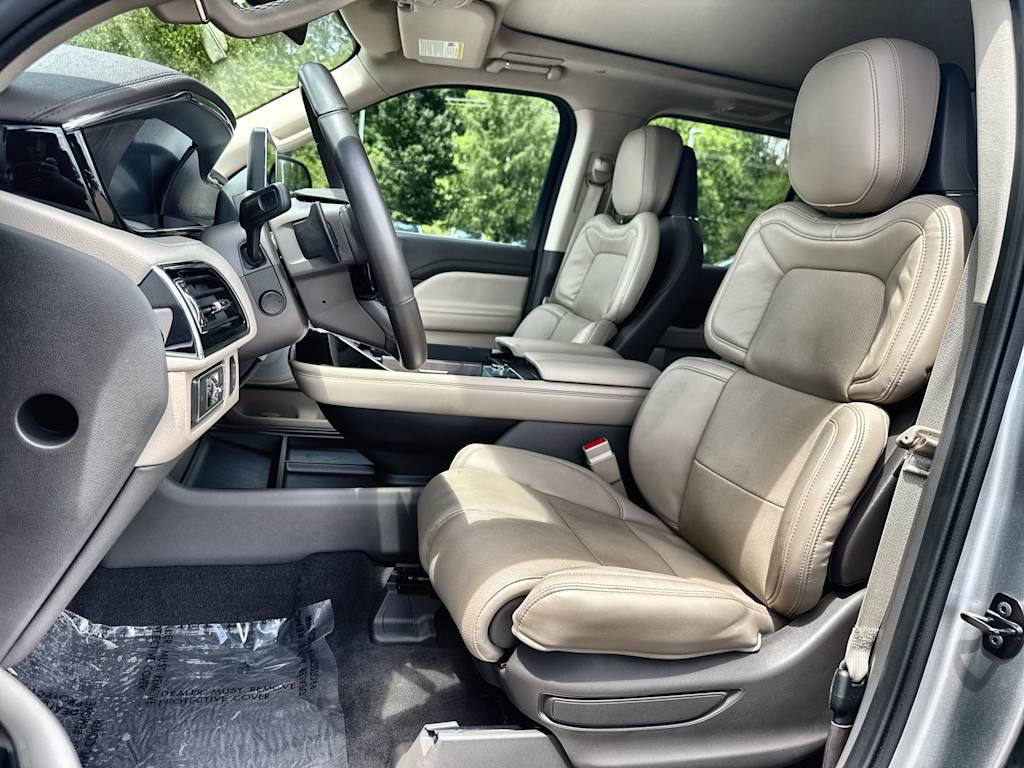 Thumbnail: 2024 Lincoln Navigator L - 11