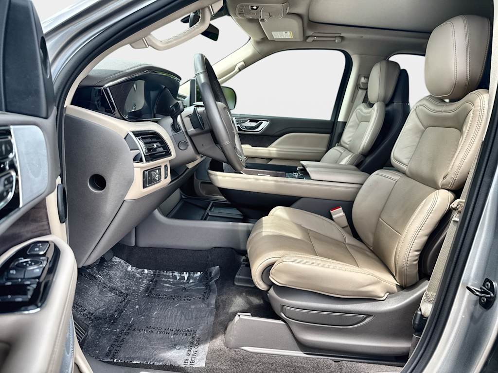 Thumbnail: 2024 Lincoln Navigator L - 10
