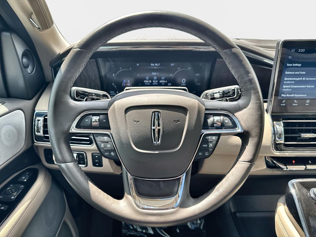 Thumbnail: 2024 Lincoln Navigator L - 9
