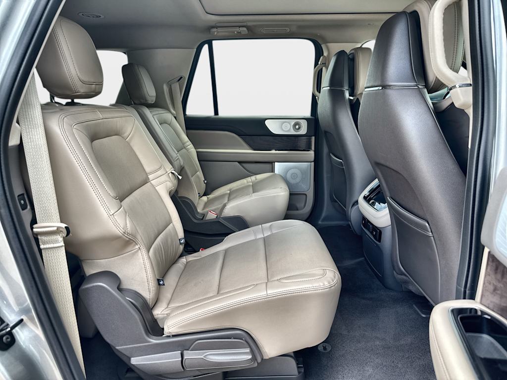 Thumbnail: 2024 Lincoln Navigator L - 24