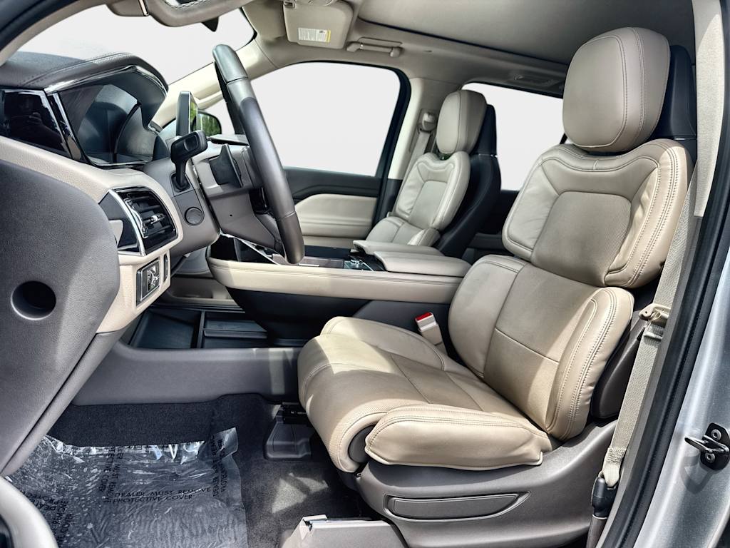 Thumbnail: 2024 Lincoln Navigator L - 11
