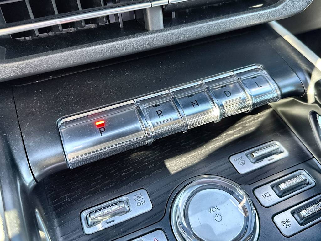 Thumbnail: 2024 Lincoln Nautilus - 25