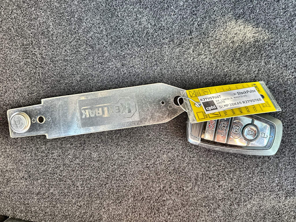 Thumbnail: 2024 Lincoln Nautilus - 16