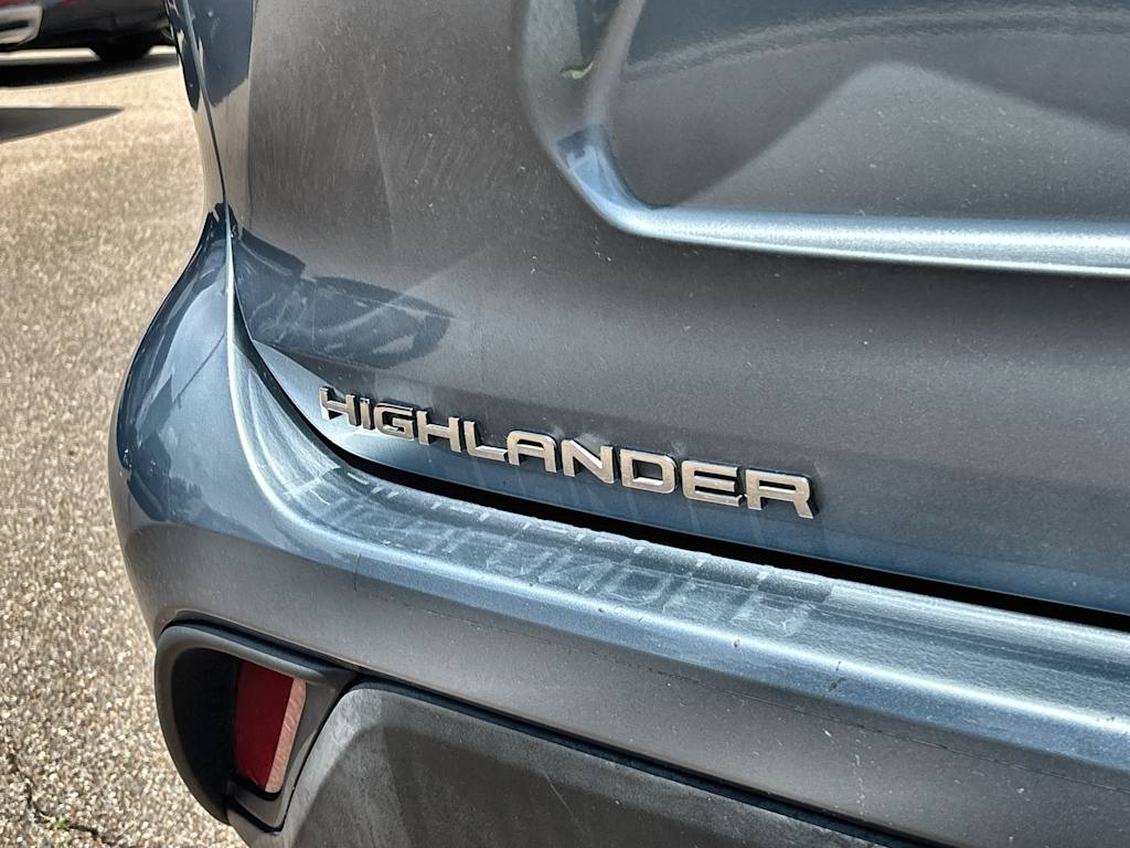Thumbnail: 2022 Toyota Highlander - 7