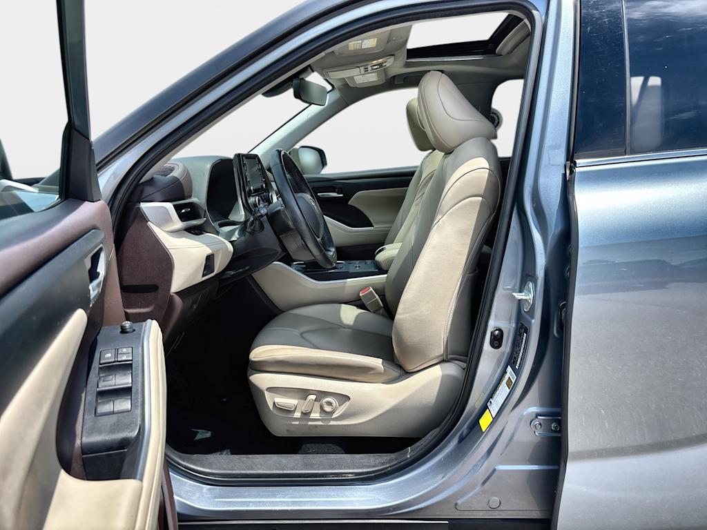 Thumbnail: 2022 Toyota Highlander - 11