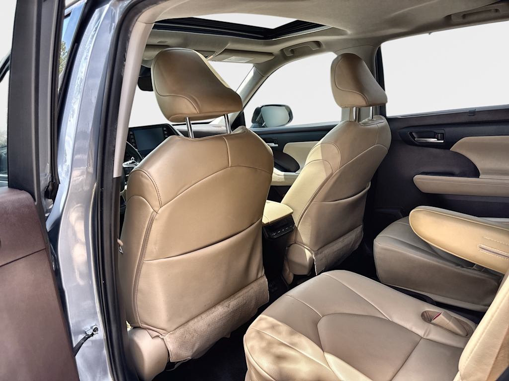 Thumbnail: 2022 Toyota Highlander - 26